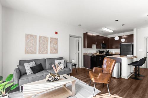 Five Points South Apartamento | Cityscape Haven Fully Equipped 2BR Unit with Pool