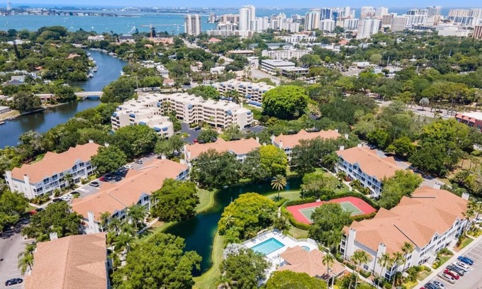 Downtown Condominio | Cityside Condo Escape in Sarasota *Pool, Hottub*
