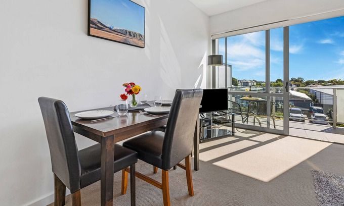 Linwood Cabaña | Cityside on Cashel - Christchurch Apartment