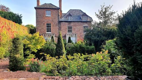 Ross-on-Wye Apartamento | Clairville Apartment - Garden Terrace, Central Ross-on-Wye