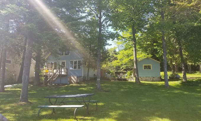 Alden Casa | Clam Lake Lake Front Property, justo al lado de Torch Lake Michigan / Lake Bellaire