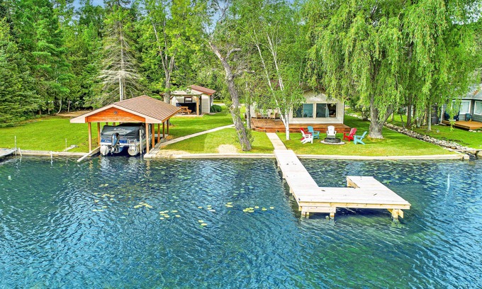 Alden Cabaña | Clam Lake Waterfront Cottage