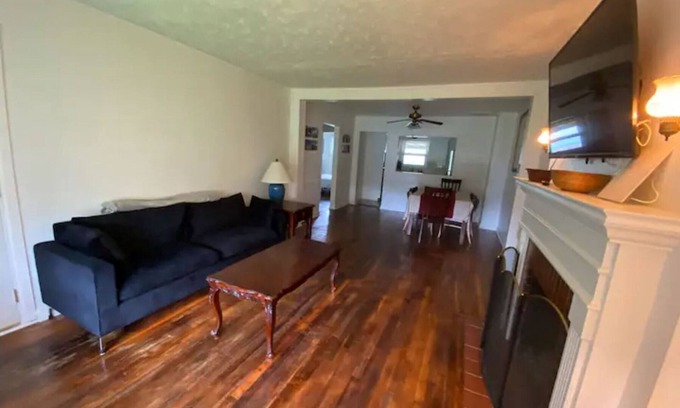 Lexington Casa | ‘Clara’ Just Off I-75! 2 Full Bedrooms!