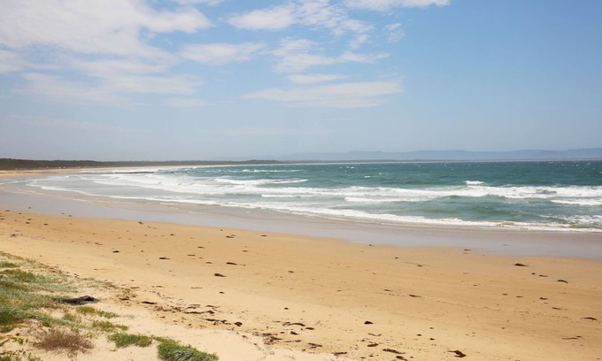 Currarong Cabaña | Clara's Coastal Cottage - Pet Friendly - 1 Min Walk to Beach