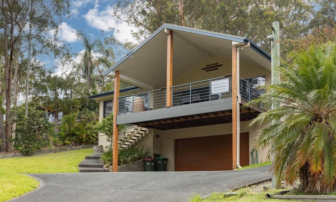 Elizabeth Beach Casa | Clarabelle Cottage light and bright open plan living overlooking beautiful bushland setting