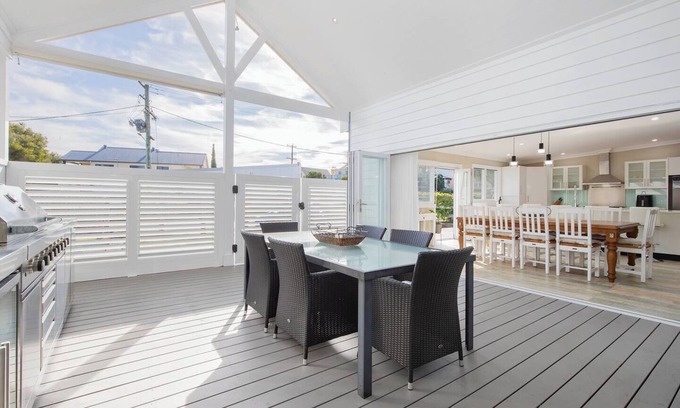 Stockton Casa | Claremont Timeless Foreshore Retreat by the Wharf