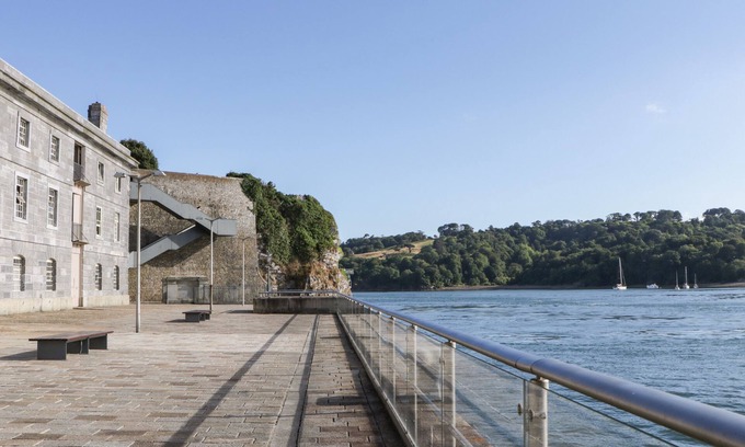 Plymouth Cabaña | CLARENCE RIVERSIDE, ROYAL WILLIAM YARD, romantic in Plymouth