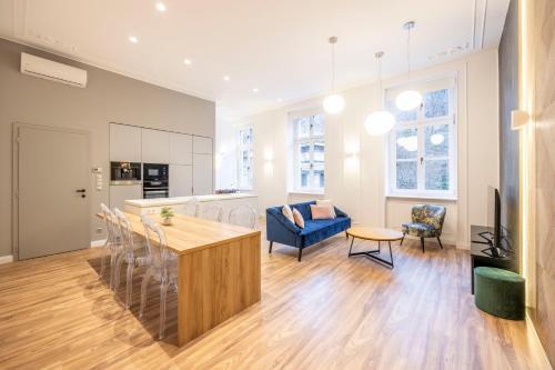 Budavar Apartamento | Clark & Chain Charm Grand Suite with Castle View