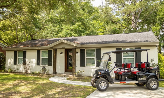 Ocean Springs Casa | Clark Cottage - With Golf Cart! 1 mile ride to the beach & Dtown Ocean Springs!