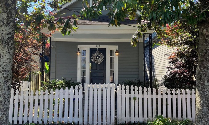Leonidas Casa | Classic 2bd/1ba Carrollton Cottage near Streetcar line & River