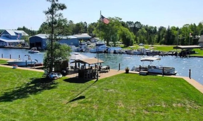 Indian River Casa | Classic 2BR Cabin Peaceful & Relaxing Stay