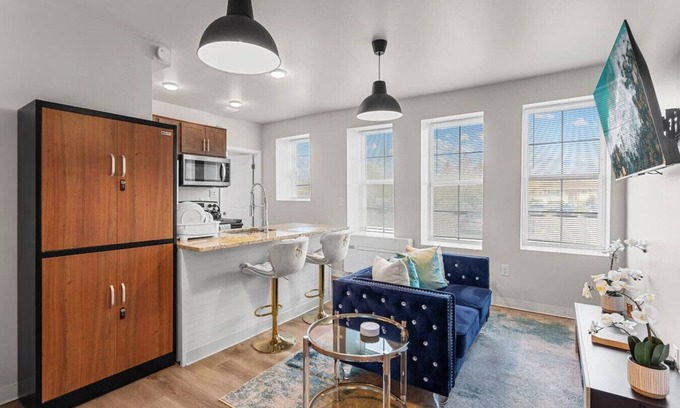 New Center Detroit Apartamento | Classic 2BR Detroit's Sugar Hill