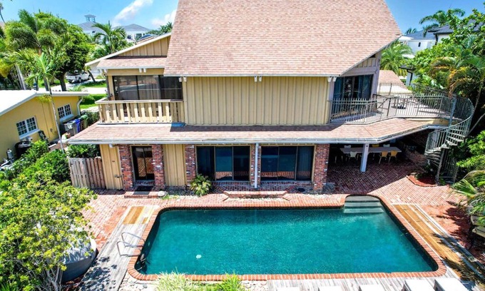 Lauderdale Harbours Casa | Classic 4/4 Bath Beach Home, 8 beds, Heated Pool, Ocean Access Canal, Dock