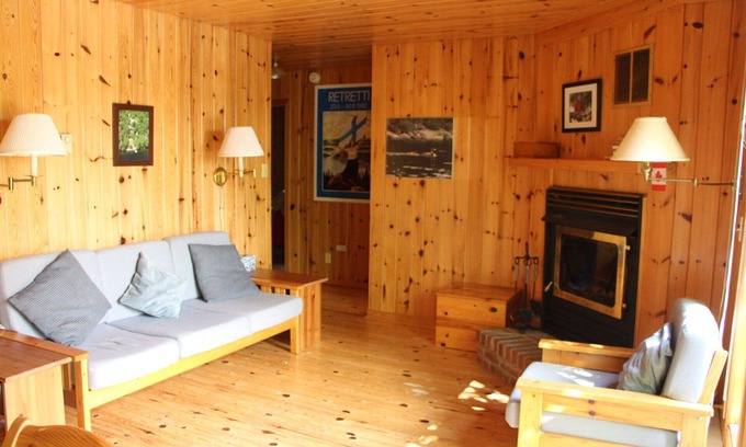 Dysart et al Cabaña | Classic 4 bedroom Pine Cottage