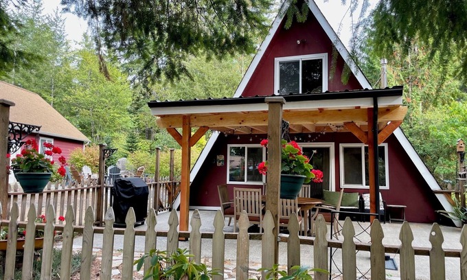Shelton Cabina | Classic A-Frame Cabin near Lost Lake