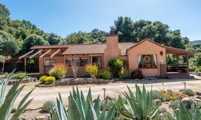 Carmel Valley Casa | Classic adobe home comfortably nestled in the heart of Carmel Valley