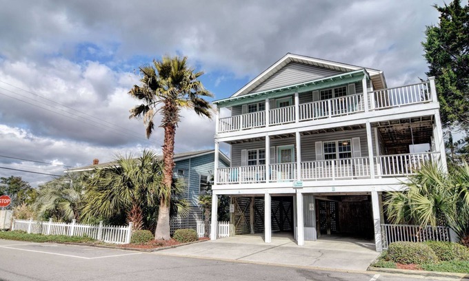 Wrightsville Beach Condominio | Classic Beach Cottage on Oceanside of Wrightsville Beach-Upper Unit