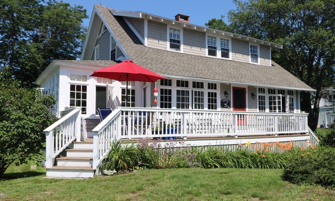 Kennebunk Casa | Classic Beach Cottage - Short Walk to Kennebunk Beach