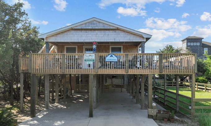 Hatteras Island Casa | Classic Beach Home, Short Walk to Beach, Crow's Nest, Covered Decks.