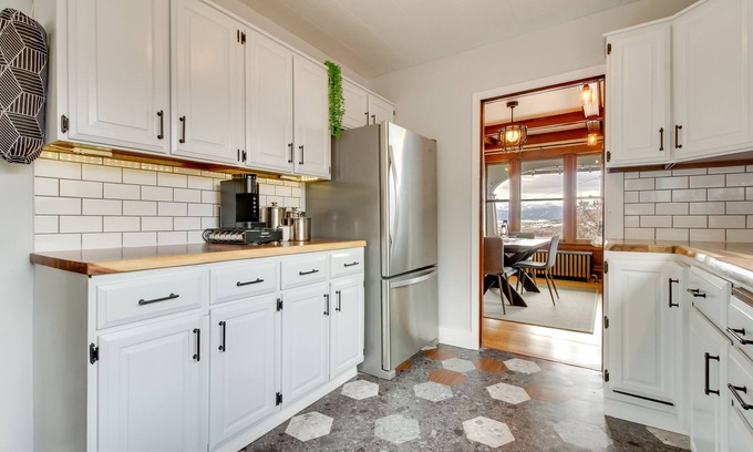 Butte Casa | Classic Butte Vacation Rental w/ Mountain Views!