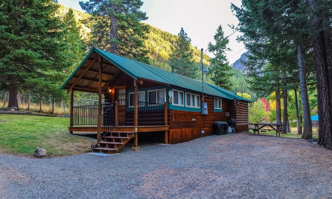 Joseph Casa | Classic Cabin w/ Gas Fireplace & Large Yard - Walk to the Lake, Dogs Welcome
