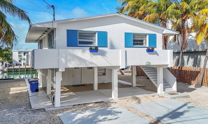Venetian Shores Casa | Classic canal home with vintage charm!