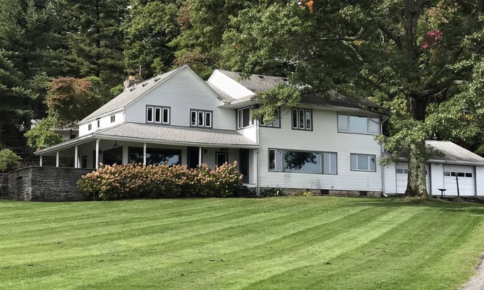 Glenford Casa | Clásico Catskills Estate en la montaña privada, con Disponible Guest House