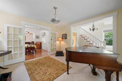 Grandview Heights Casa | Classic Charm on Ashland - For 8