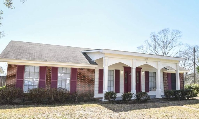 Grand Bay Casa | Classic Colonial Home near Main Street