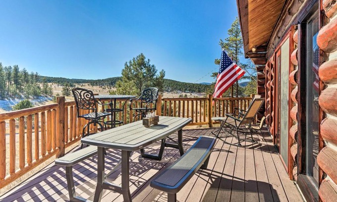 Florissant Casa | Classic Colorado Log Home with Mountain Views!