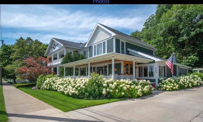 Harbor Springs Casa | Classic Cottage in downtown harbor springs