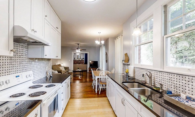 Americus Casa | Classic cottage with large yard, fast WiFi, washer/dryer, & central AC