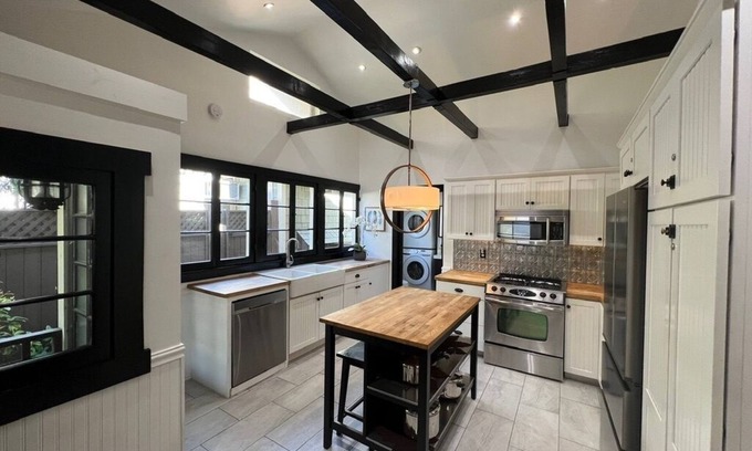 Elysian Heights Casa | Classic Craftsman in Echo Park Close to Downtown