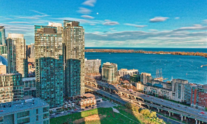CityPlace Apartamento | Classic Downtown Toronto Lakeview Condo With Free Parking