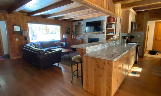 Chamberlands Cabina | Classic Family Tahoe Cabin - West Shore Bliss!
