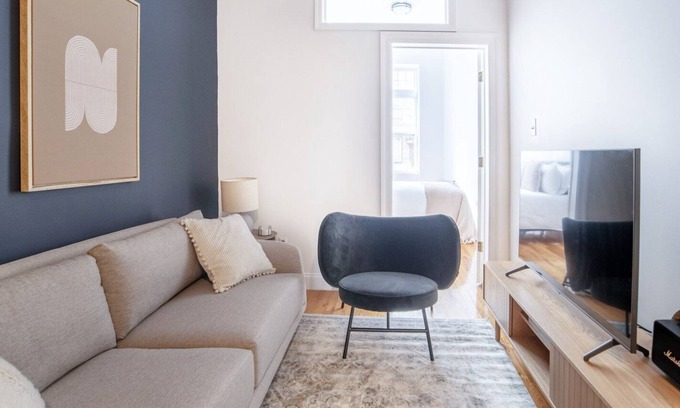 Greenpoint Apartamento | Classic Greenpoint 2BR w/ W/D, nr McCarren Park, by Blueground