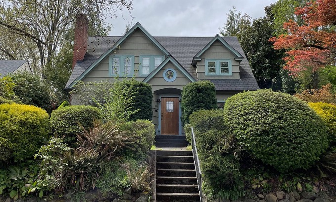 College Hill Casa | Classic home on College Hill with five beds, private yard, hot tub, and grill.