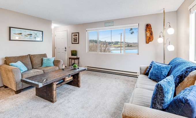 Coupeville Casa | Classic Home with Private Beach Access and High-Speed WiFi - Dogs Welcome