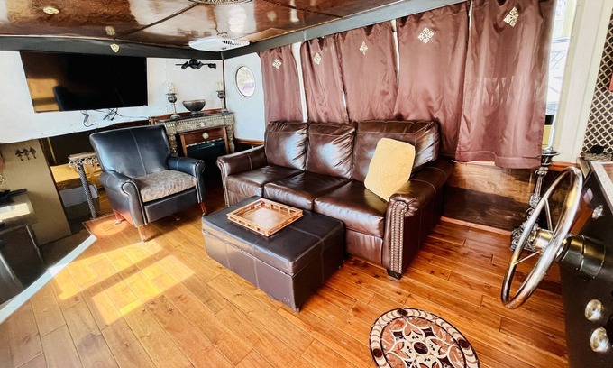 Holiday Alquiler De Eote | Classic HouseBoat in Tarpon Springs