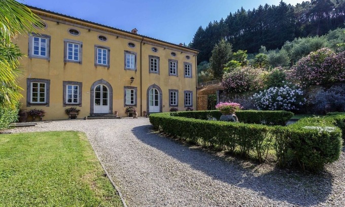 Badia Cantignano Villa | Chalet de Lujo en Lucca