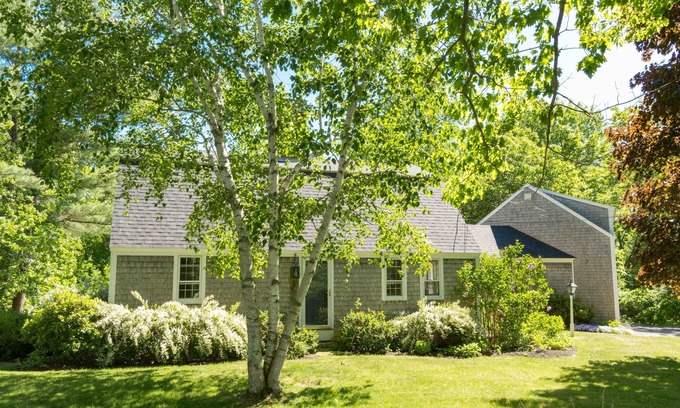South Eliot Casa | Classic Maine: Gardens, Harbors, Farms, and Beaches in a Peaceful Garden Setting