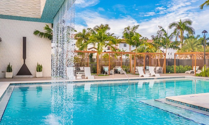 Miramar Apartamento | Classic Miramar 2BR w/ Gym, Pool & W/D, nr WF, by Blueground