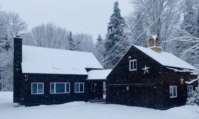 West Dover Cabina | Classic Mountain Cabin in West Dover, VT (pet-friendly)