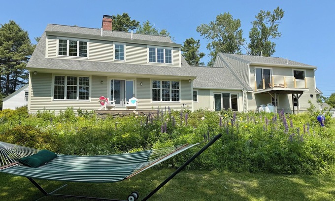 Mid-Coast and Islands Casa | Classic New England Waterfront