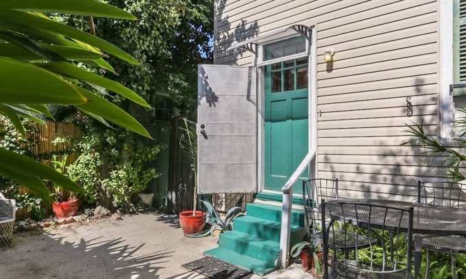 Carrollton Apartamento | Classic New Orleans |Steps to Streetcar| Courtyard