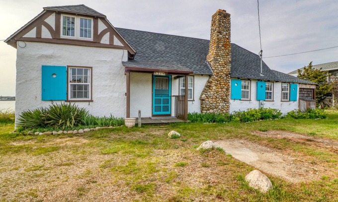 East Chop Casa | Classic Oak Bluffs Beach House | Excellent Harbor Views | Near Shops & Dining