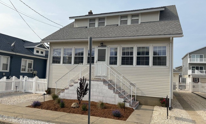 Ortley Beach Casa | Classic OCEAN BLOCK CAPE WITH 4 BR 2 BATHS.