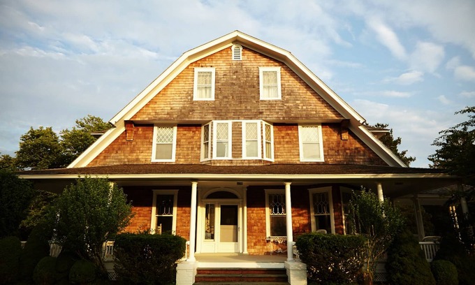 Quogue Casa | Classic Old Quogue Estate with Pool and AC Short Walk to Beach