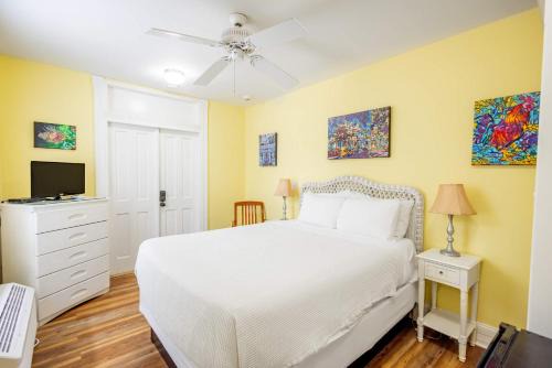 Historic Seaport Hotel | Classic Queen - Curry Mansion with Heated Pool
