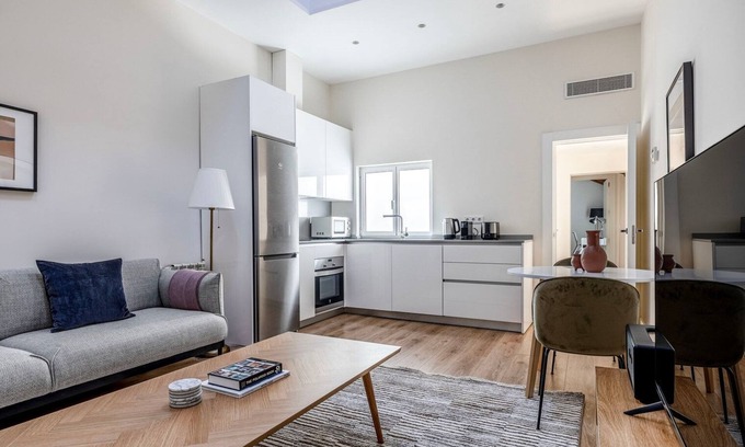 Recoletos Apartamento | Classic Recoletos 1BR w/ Doorman, in Calle Serrano, by Blueground